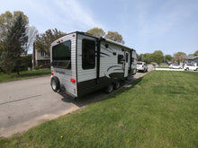 Load image into Gallery viewer, 2017 Keystone RV Springdale SM2020QB