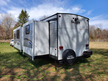 Load image into Gallery viewer, 2017 Forest River Salem 31KQBTS