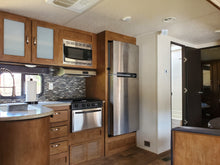 Load image into Gallery viewer, 2017 Forest River Salem 31KQBTS