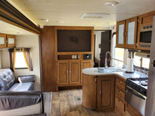 Load image into Gallery viewer, 2017 Forest River Salem 31KQBTS