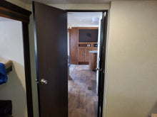 Load image into Gallery viewer, 2017 Forest River Salem 31KQBTS