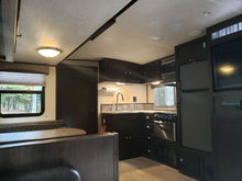 Load image into Gallery viewer, 2018 Cruiser RV Shadow Cruiser 277bhs