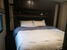 Load image into Gallery viewer, 2018 Cruiser RV Shadow Cruiser 277bhs