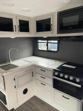 Load image into Gallery viewer, 2021 Jayco Jay Feather 24BHS