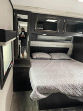 Load image into Gallery viewer, 2021 Jayco Jay Feather 24BHS