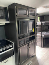 Load image into Gallery viewer, 2021 Jayco Jay Feather 24BHS