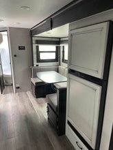 Load image into Gallery viewer, 2021 Jayco Jay Feather 24BHS