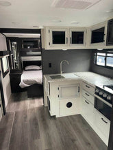 Load image into Gallery viewer, 2021 Jayco Jay Feather 24BHS