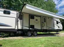 Load image into Gallery viewer, 2017 Crossroads Sunset Trail Super Lite  331BH