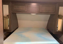 Load image into Gallery viewer, 2017 Crossroads Sunset Trail Super Lite  331BH