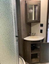 Load image into Gallery viewer, 2017 Crossroads Sunset Trail Super Lite  331BH