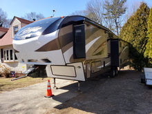 Load image into Gallery viewer, 2015 Keystone RV Cougar 333MKS