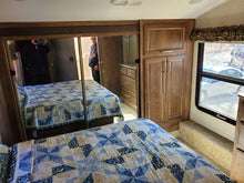 Load image into Gallery viewer, 2015 Keystone RV Cougar 333MKS
