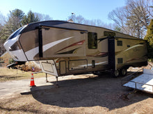 Load image into Gallery viewer, 2015 Keystone RV Cougar 333MKS